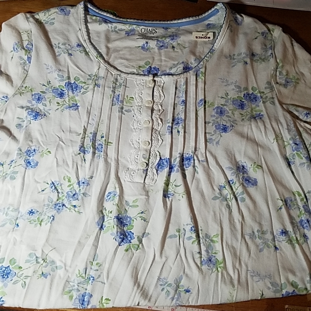 CHAPS White & Blue Flowers PJ Top Medium